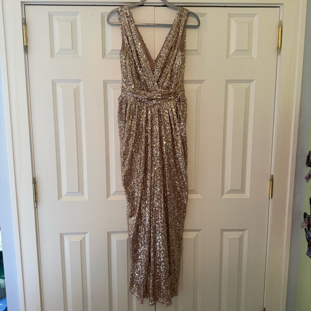 ⭐️ Badgley Mischka Champagne Sequin V-Neck Gown